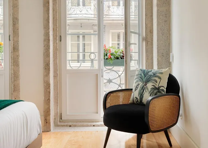 Flores Plaza Apartment *