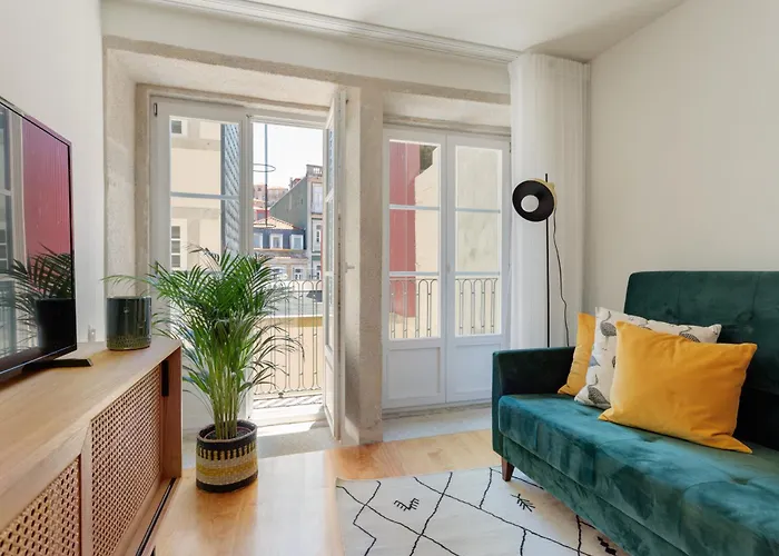 Flores Plaza Apartment *