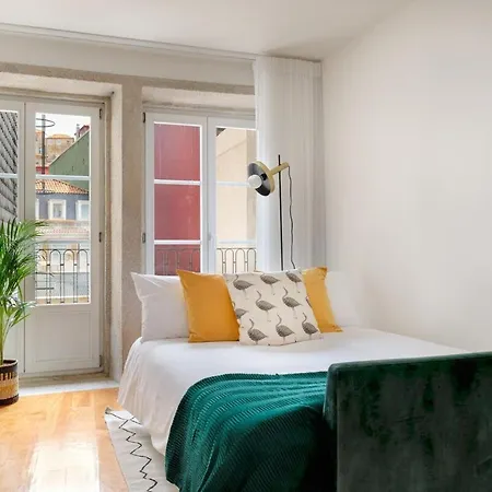 Flores Plaza Apartment *